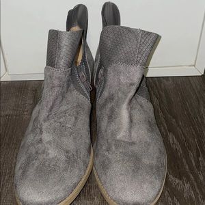 American Eagle Suede Ankle boots 9.5
